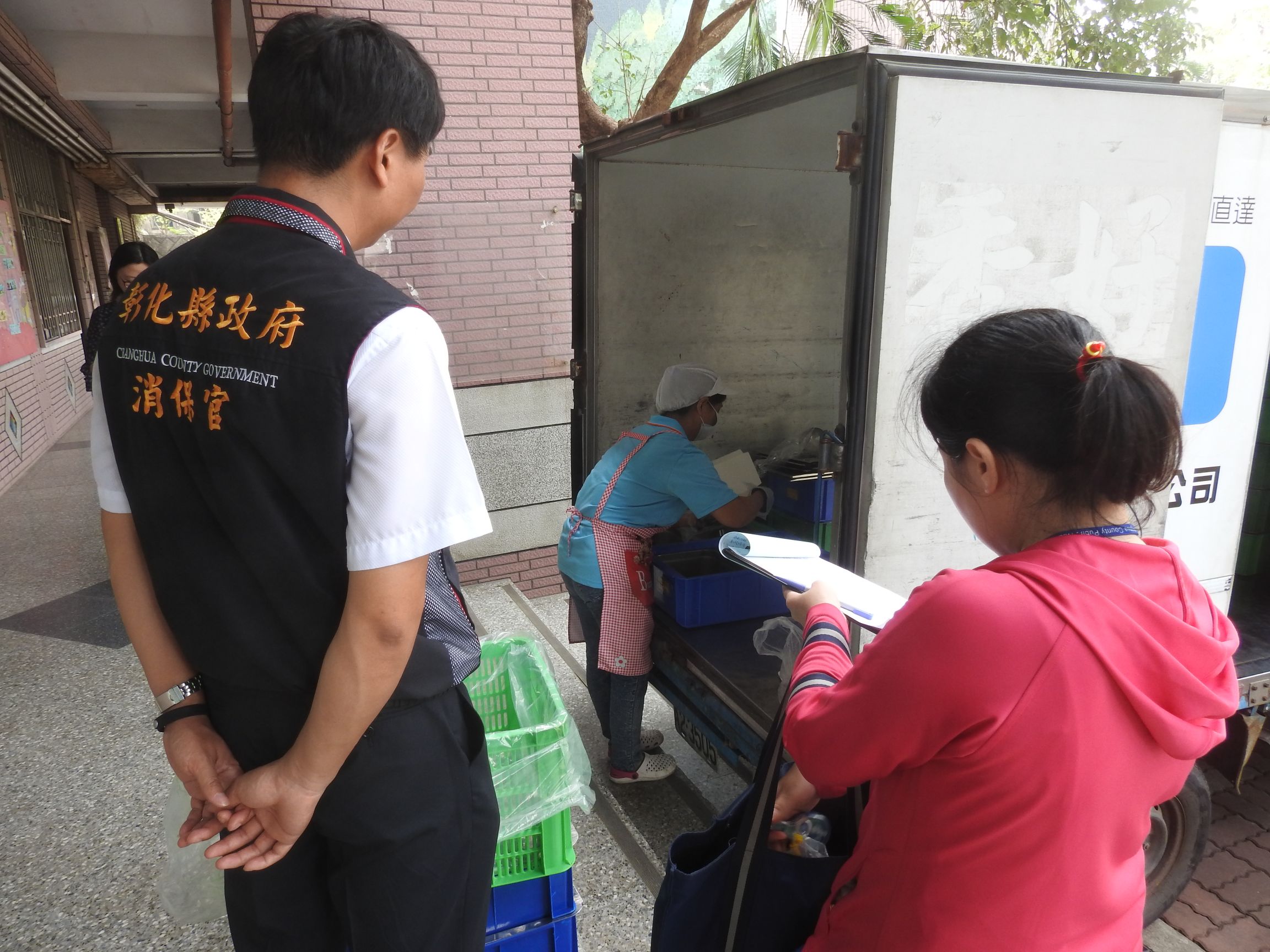 消保官聯合查核學校營養午餐，積極守護學童食的安全-新聞焦點-彰化縣政府消保官